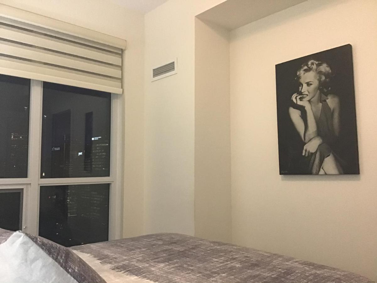 Luxury Condo On Cn Tower 토론토 외부 사진