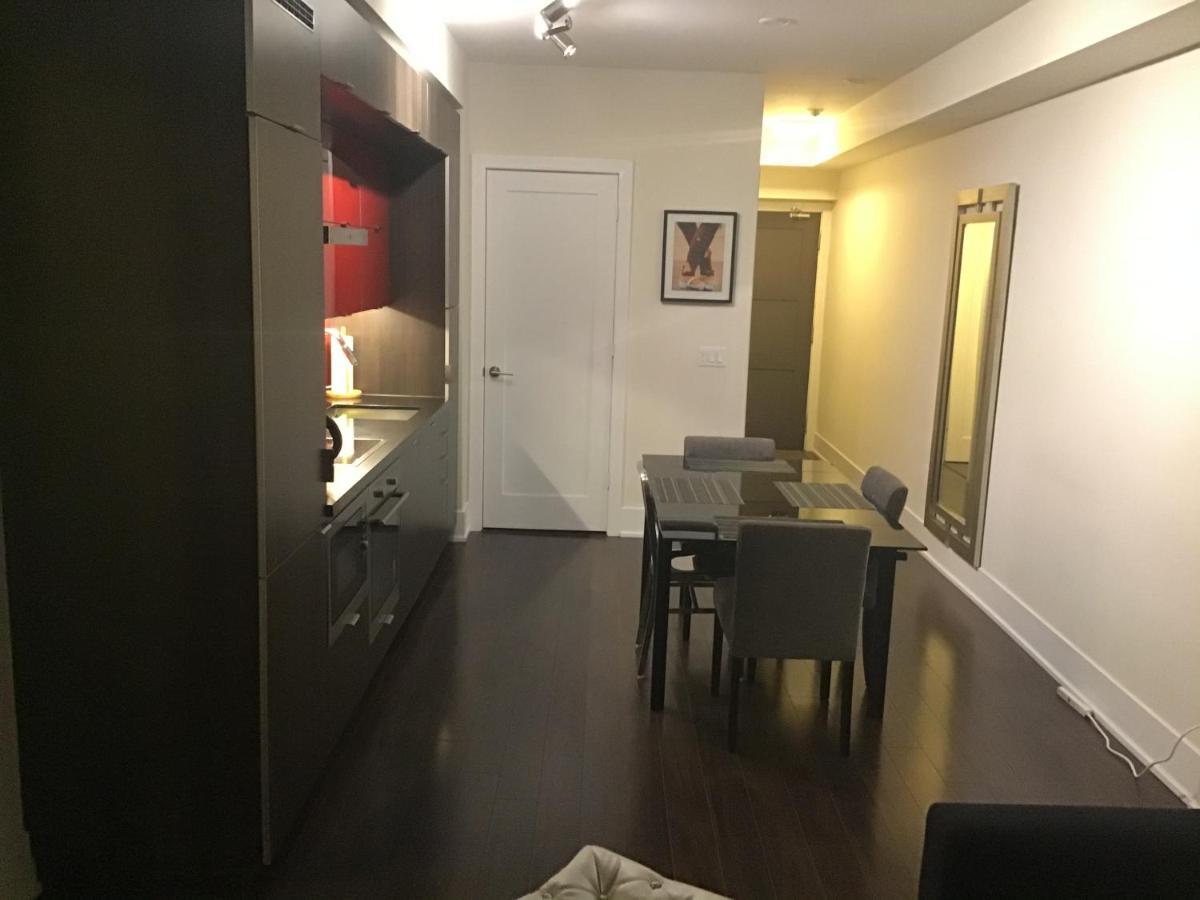 Luxury Condo On Cn Tower 토론토 외부 사진