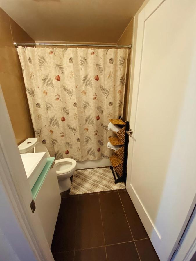 Luxury Condo On Cn Tower 토론토 외부 사진