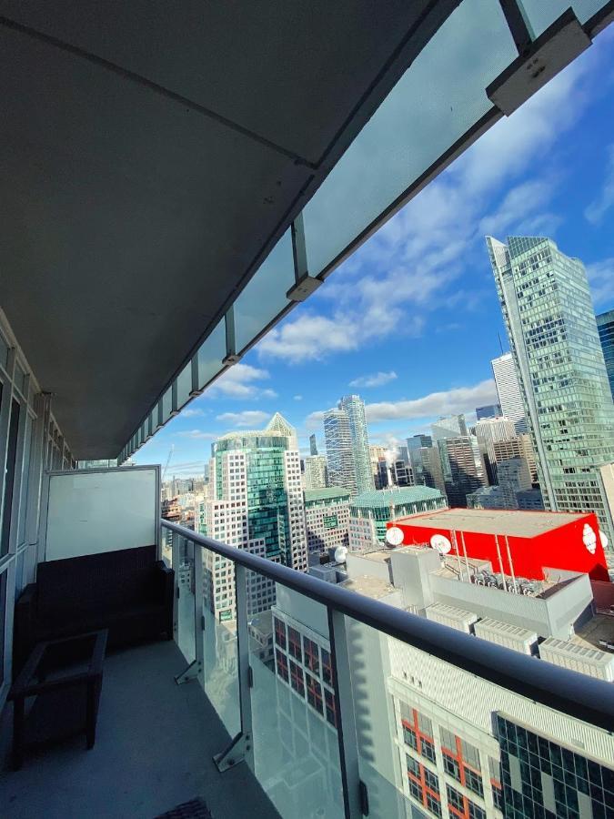 Luxury Condo On Cn Tower 토론토 외부 사진