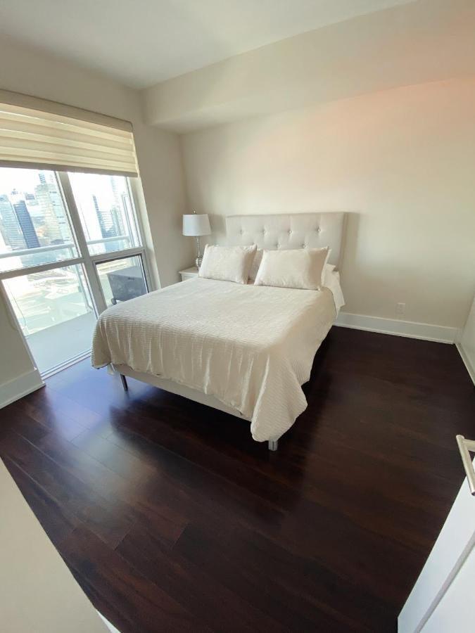 Luxury Condo On Cn Tower 토론토 외부 사진